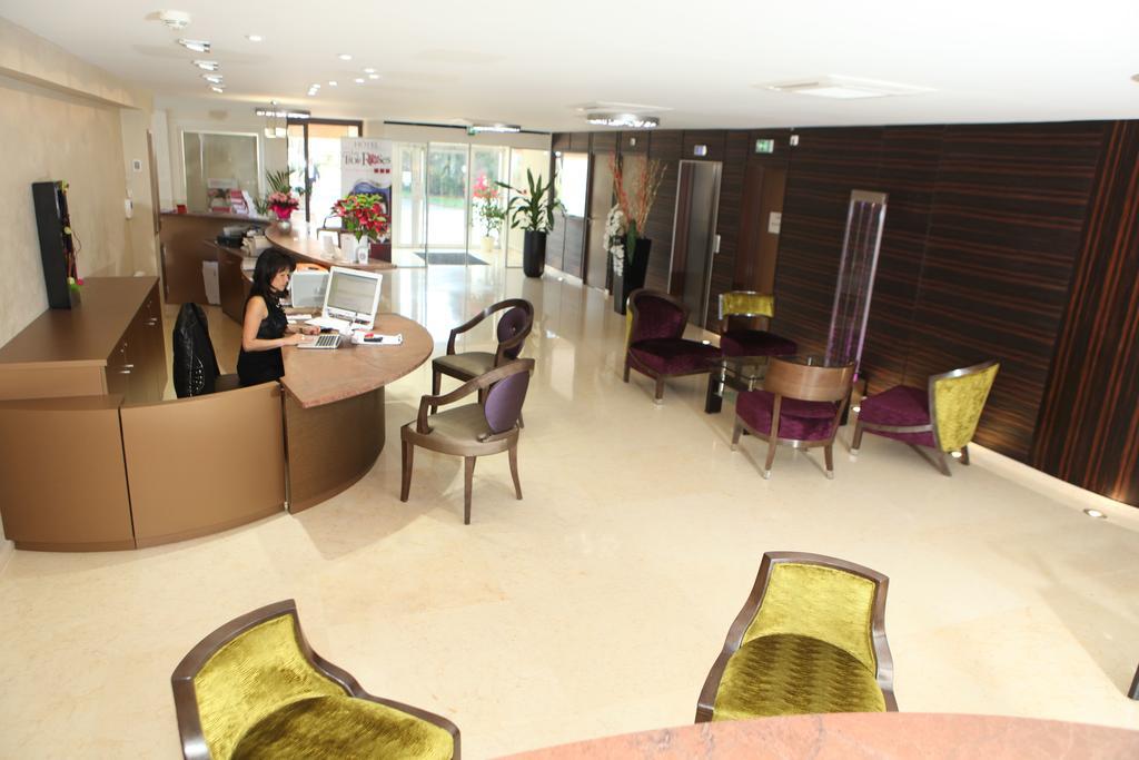 Hotel Les Trois Roses, Meylan Grenoble Exteriér fotografie